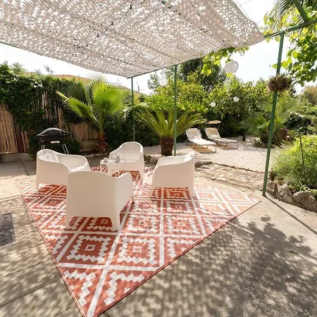 Jolie Maison Avec Jardin, à 500m De La *